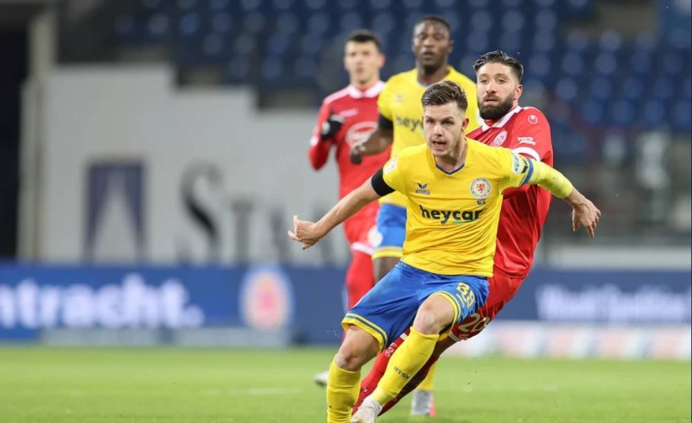 季的激烈竞 季的激烈竞