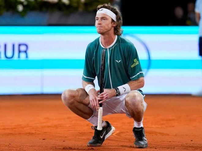 馆由中国企 馆由中国企